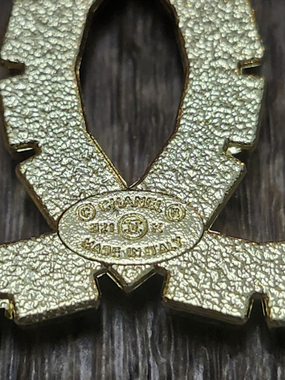 Chanel CC Crystal Brooch | Estate Find | Gold Tone | Made in Italy - Picture 6 of 6